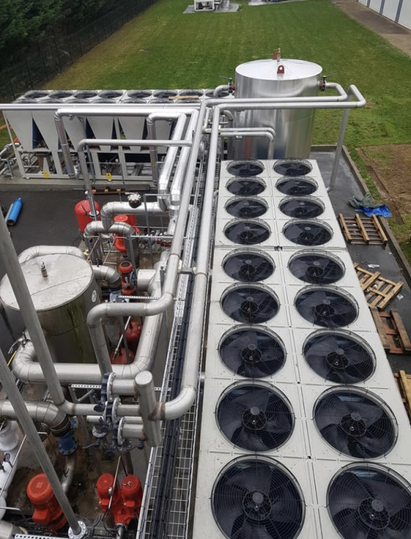 Raccordement en inox d’un condenseur dans le domaine agro-alimentaire